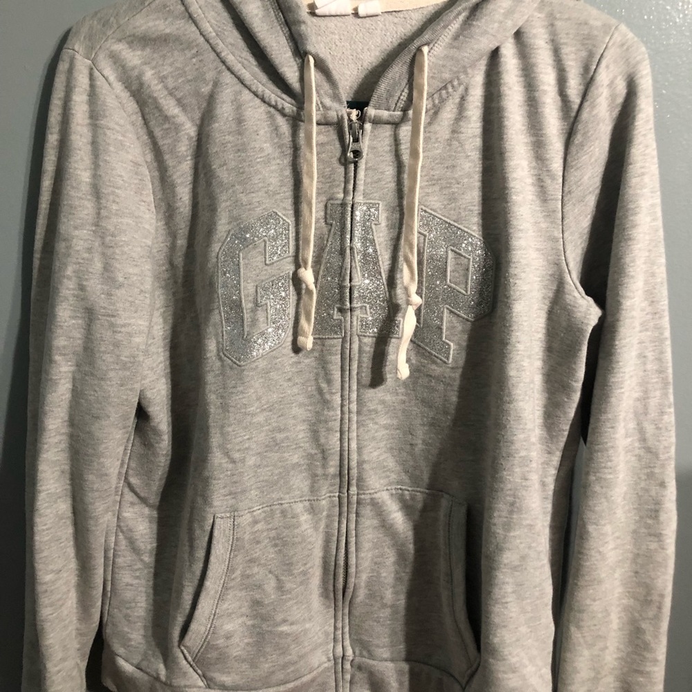Gap sweater